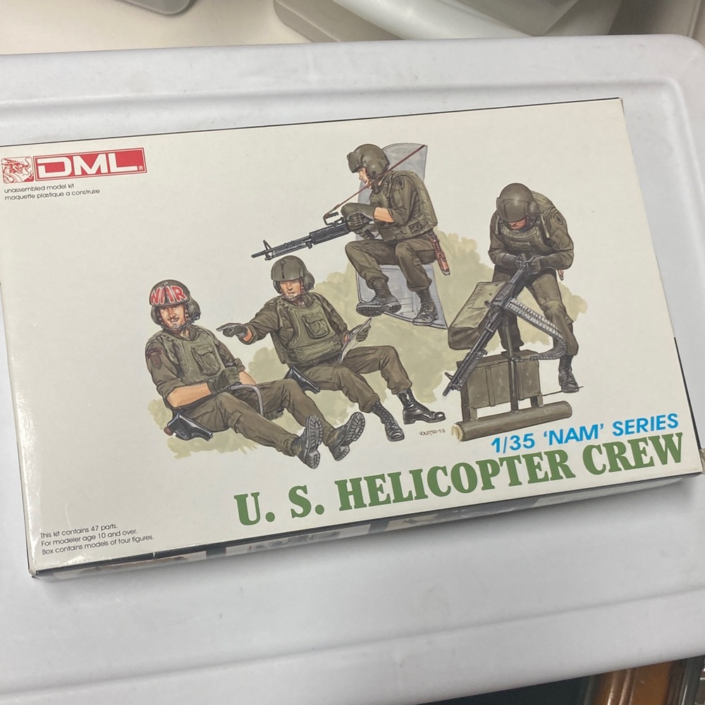 DML 1/35 Vietnam War model figure kit, U.S. Helicopter Crew Nam Series, unbuilt